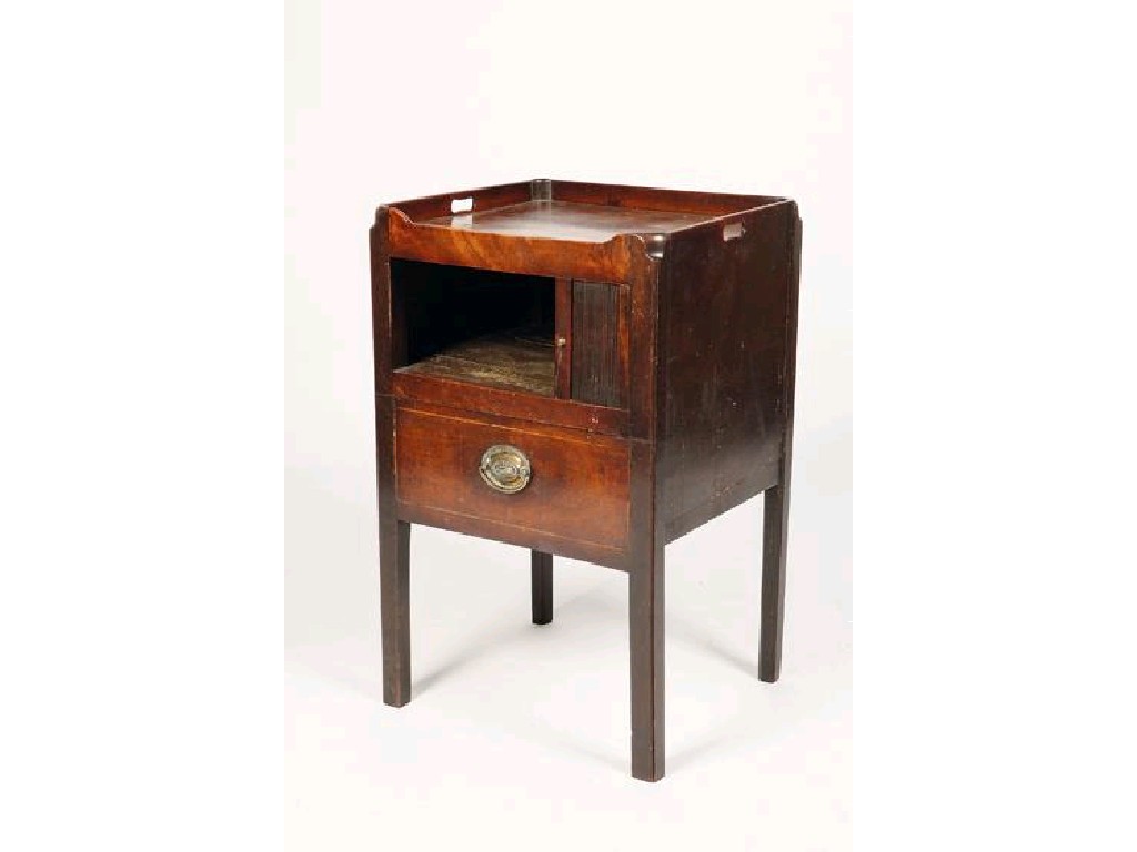 Appraisal: A GEORGE III MAHOGANY TRAY TOP COMMODE the rectangular top