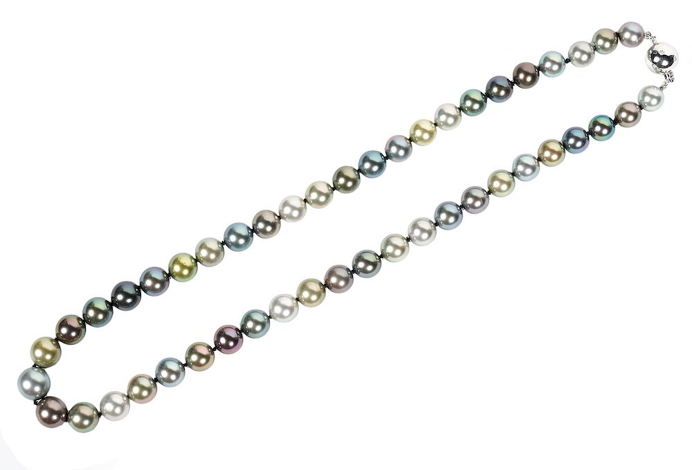 Appraisal: Kt Multicolor Tahitian Pearls w Diamond Clasp Multicolor strand of