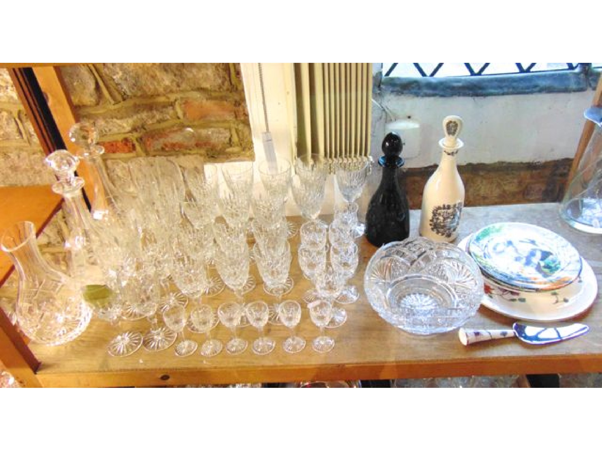 Appraisal: A good collection of quality clear cut drinking glasses to