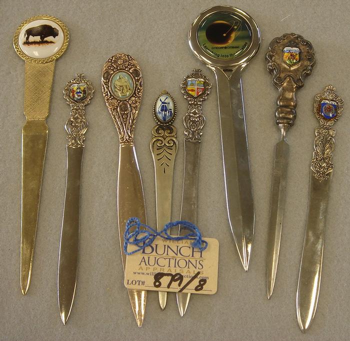 Appraisal: Lot of vintage letter openers with cameo trim Including delft