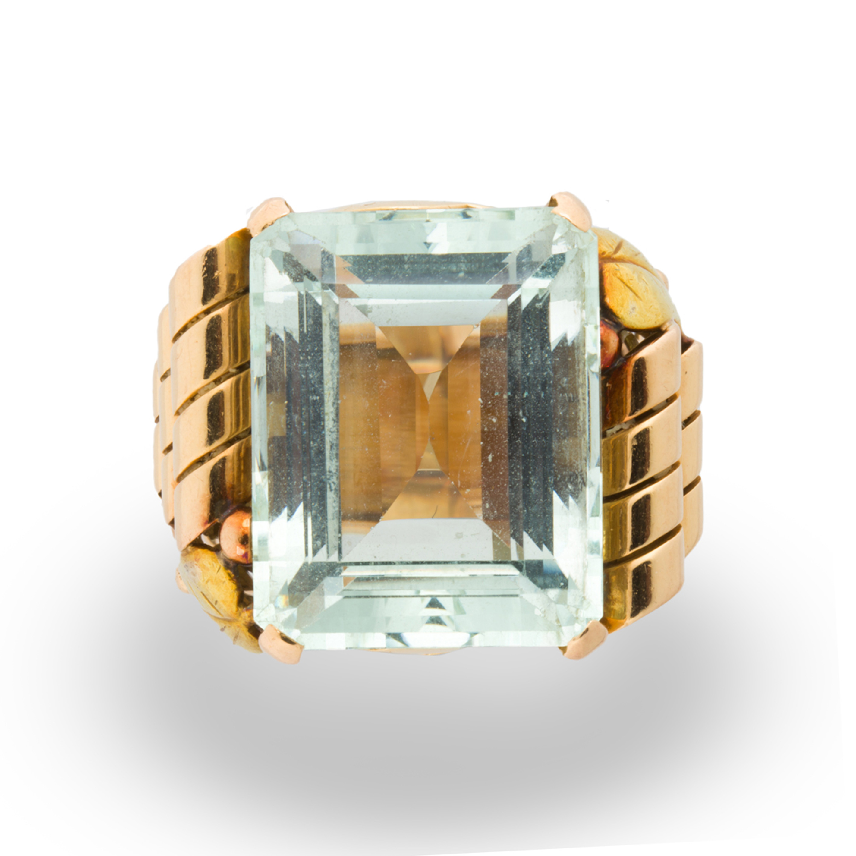 Appraisal: A RETRO AQUAMARINE AND EIGHTEEN KARAT ROSE GOLD RING A