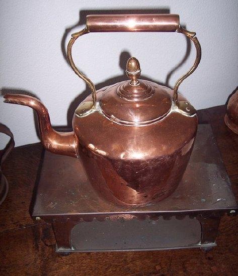 Appraisal: A copper kettle the circular lid with acorn finial cm