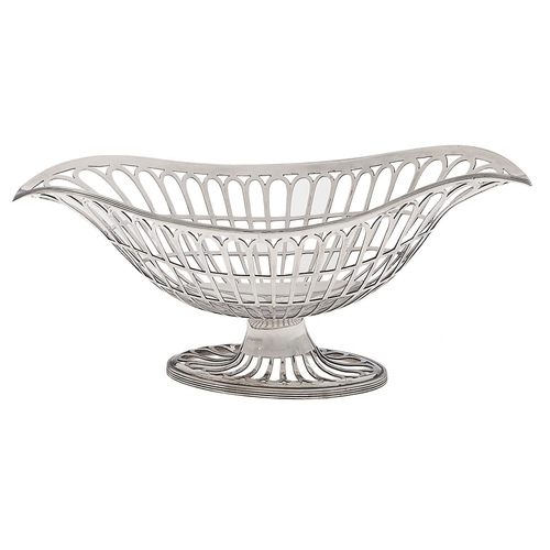 Appraisal: An Edwardian pierced silver bonbon dish with reeded rim on