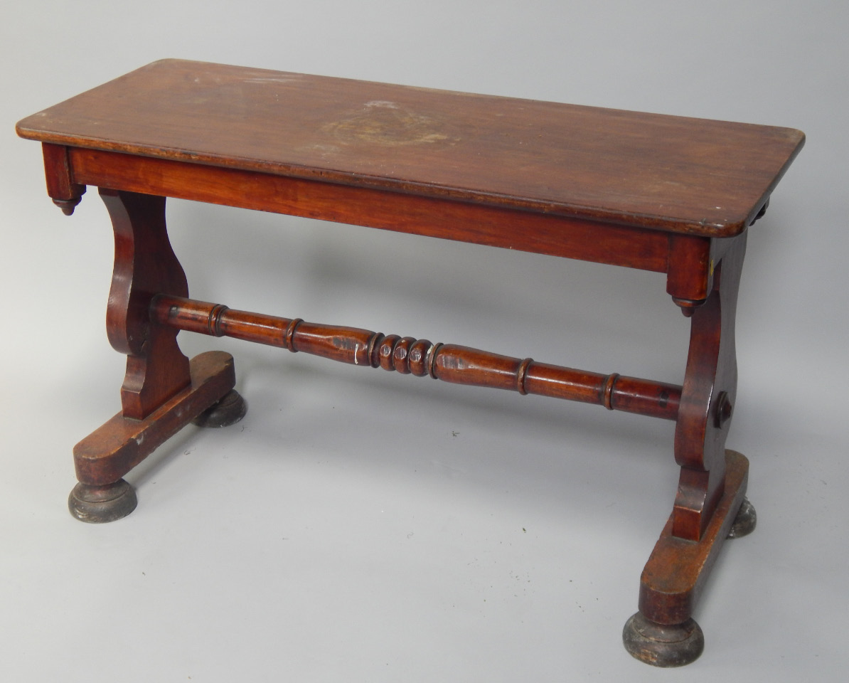 Appraisal: A Victorian mahogany side table with central stretcher upon four