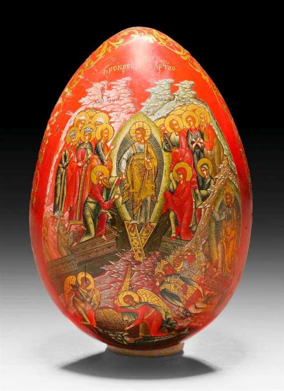 Appraisal: EGG-SHAPED LACQUER BOX Russia th century Multi-colored lacquered wood on