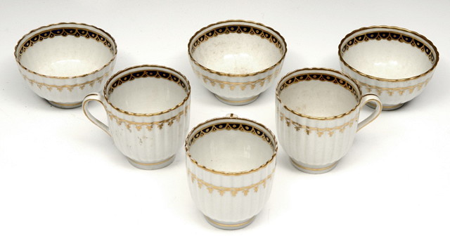 Appraisal: A GROUP OF THREE WORCESTER PORCELAIN TEA BOWLS and three