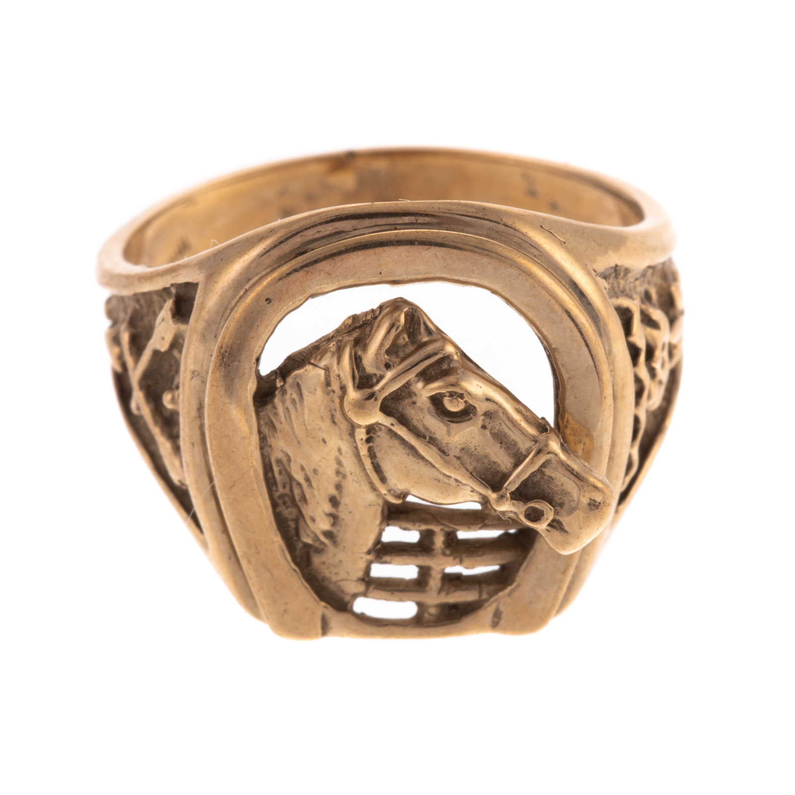 Appraisal: A GOLD EQUESTRIAN RING WITH HORSE HORSESHOE K yellow gold