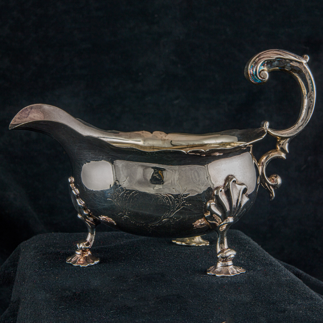 Appraisal: A GEORGE III STERLING GRAVY BOAT A George III sterling