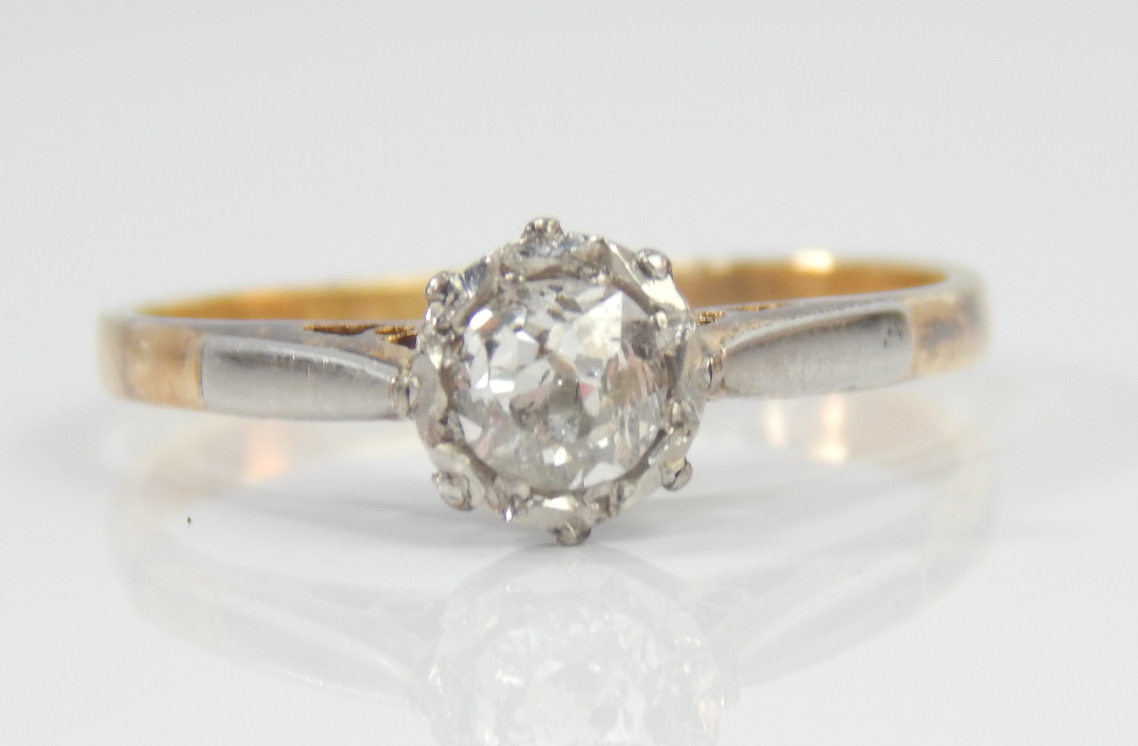 Appraisal: A diamond solitaire ring with old mine cut stone in