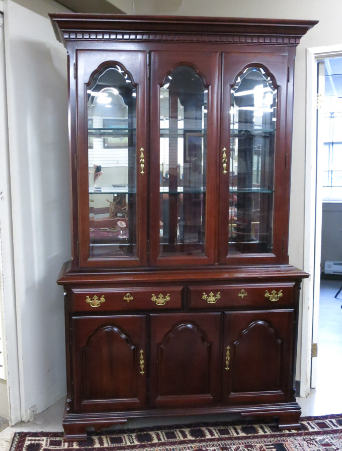 Appraisal: QUEEN ANNE STYLE MAHOGANY CHINA CABINET Sumter Cabinet Co Sumter