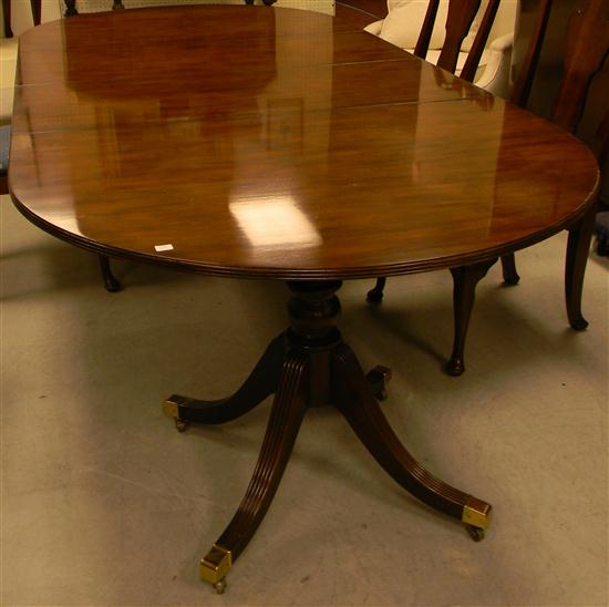 Appraisal: Baker dining room table ''Historic Charlestown Reproduction'' oval top on