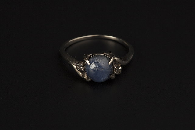 Appraisal: A STAR SAPPHIRE AND DIAMOND THREE STONE RING the crossover