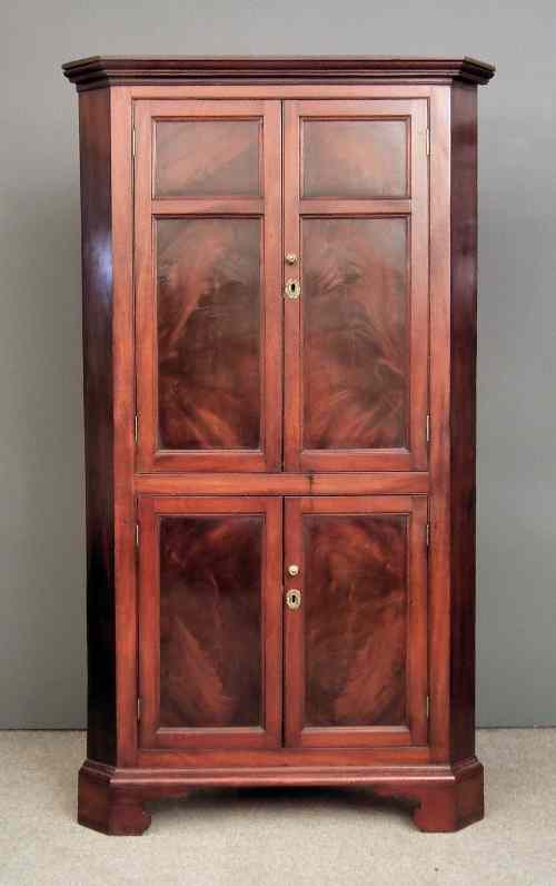 Appraisal: An Edwardian figured mahogany corner cupboard of Georgian design the