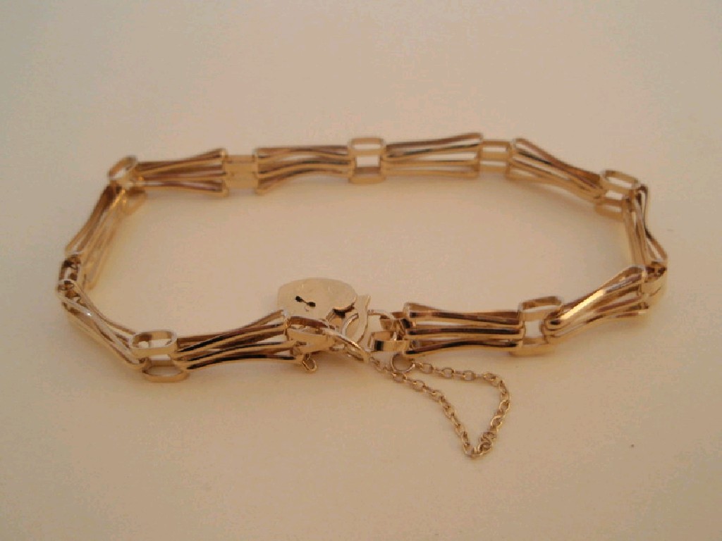 Appraisal: A Victorian style link bracelet g