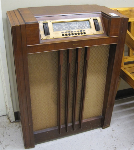 Appraisal: PHILCO CONSOLE RADIO model - c having a walnut case