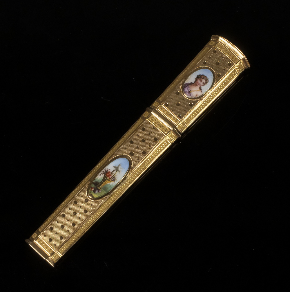 Appraisal: FRENCH GOLD NEEDLE CASE K Yellow Gold French Etui with