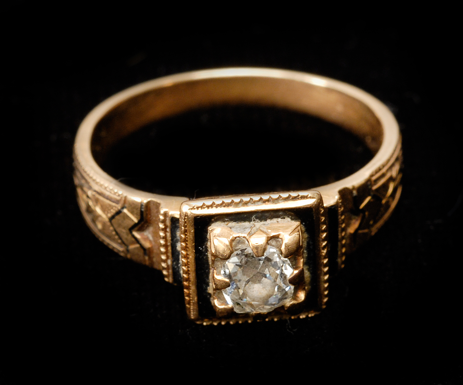 Appraisal: YELLOW GOLD AND DIAMOND RING With approximately carat diamond in