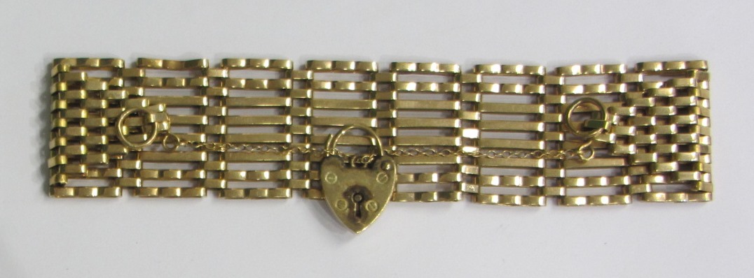 Appraisal: A ct gold bar and oval link wide gate bracelet