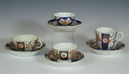 Appraisal: A group of three th century Worcester Japan pattern cups