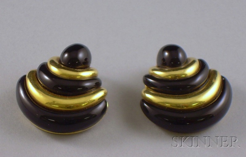 Appraisal: kt Gold and Onyx Earclips each designed as a fan