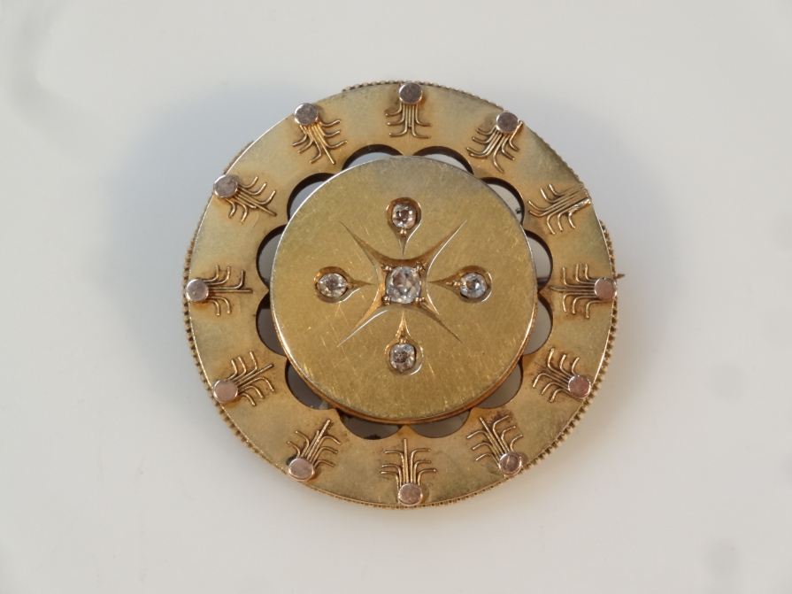 Appraisal: A Victorian memorial brooch with a shaped gadrooned outline centred