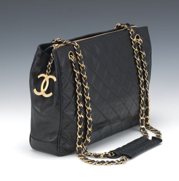 Appraisal: CHANEL QUILTED BLACK LEATHER SHOULDER BAG CA x x Quilted