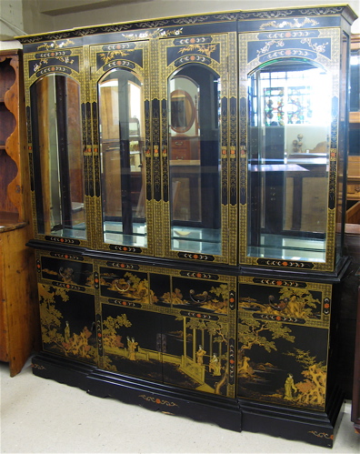 Appraisal: LARGE CHINESE CHIPPENDALE STYLE BREAKFRONT CHINA CABINET ON BUFFET Chinese