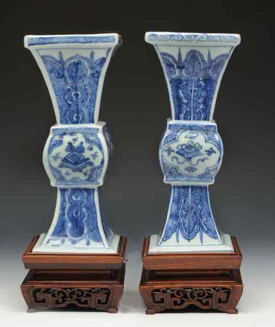 Appraisal: A PAIR OF ANTIQUE CHINESE BLUE AND WHITE PORCELAIN SQUARE