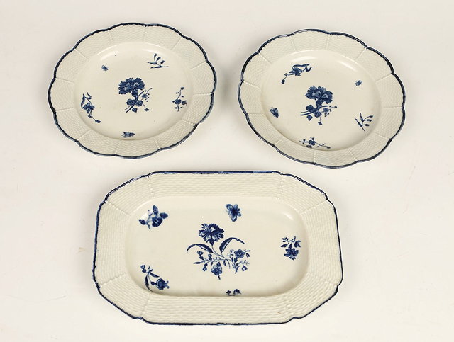 Appraisal: A FIRST PERIOD WORCESTER OCTAGONAL DISH decorated with simple blue