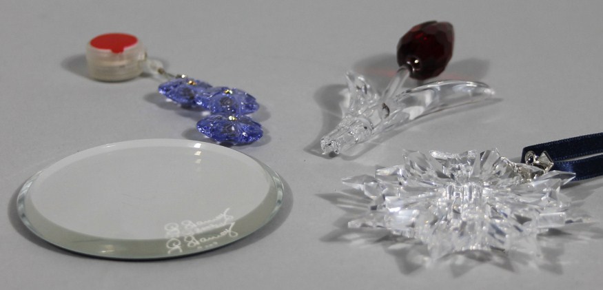 Appraisal: Various Swarovski crystal to include Christmas ornament cm wide flower