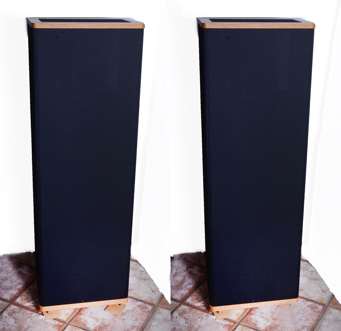 Appraisal: PAIR OF VANDERSTEEN MODEL A SPEAKERS with original shipping boxes