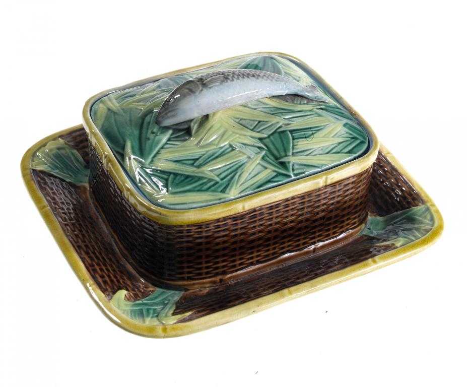 Appraisal: A GEORGE JONES MAJOLICA SARDINE DISH AND COVER of basket