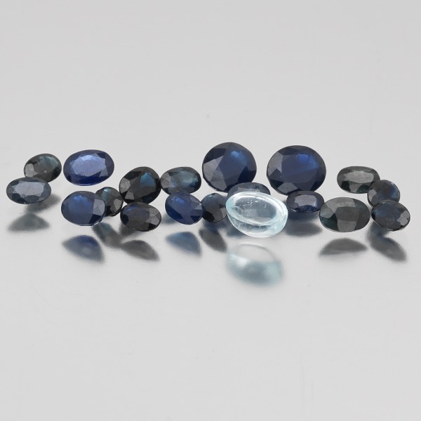 Appraisal: NINETEEN UNMOUNTED CT TOTAL BLUE SAPPHIRES from mm x mm