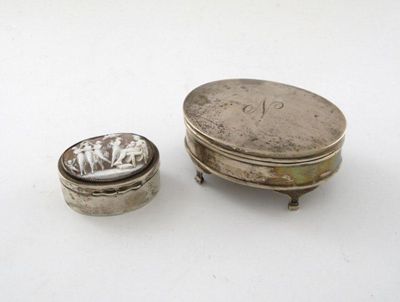 Appraisal: A Victorian oval box with inset cameo on the cover