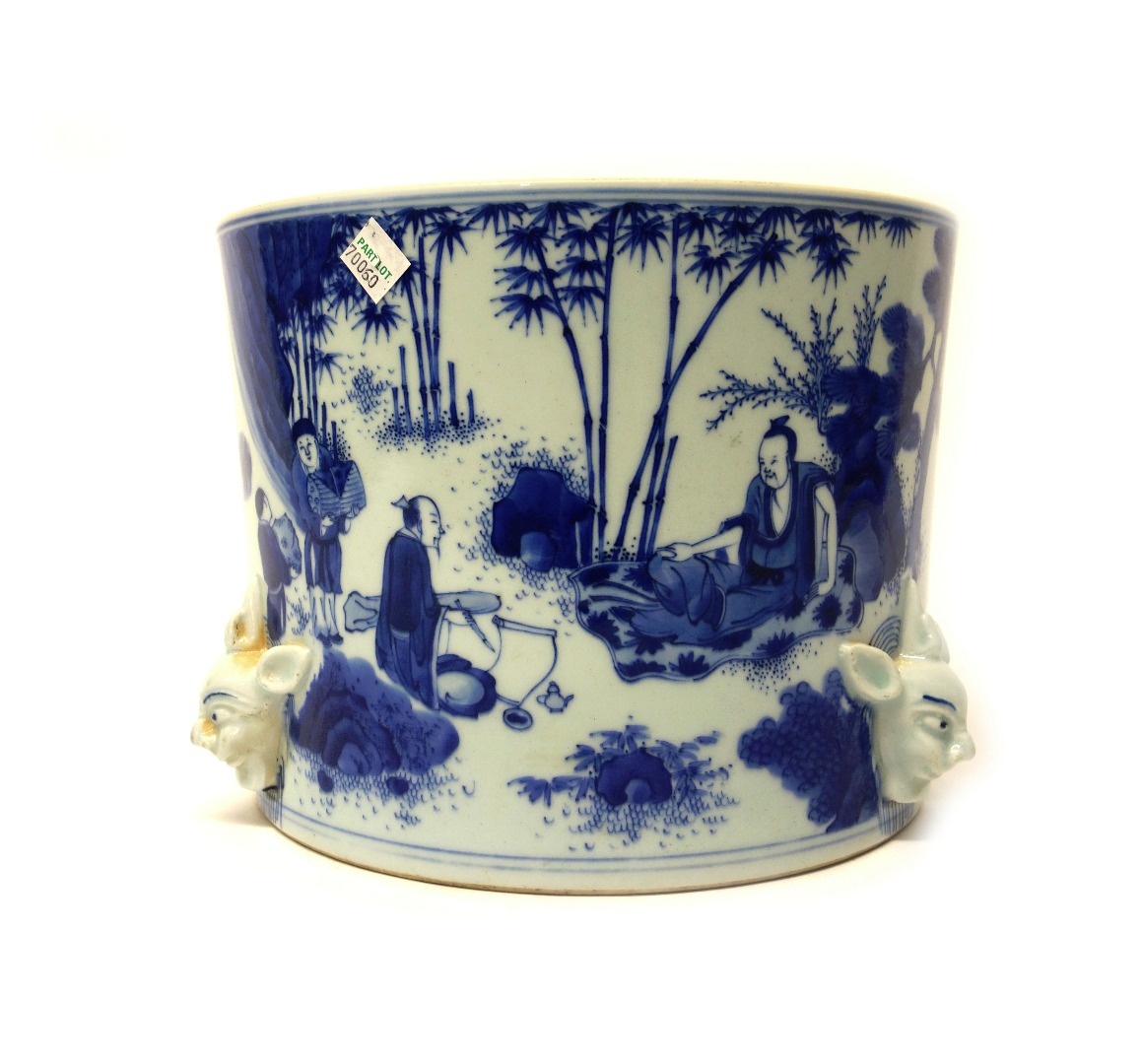 Appraisal: A Chinese porcelain blue and white large brushpot jardiniere early