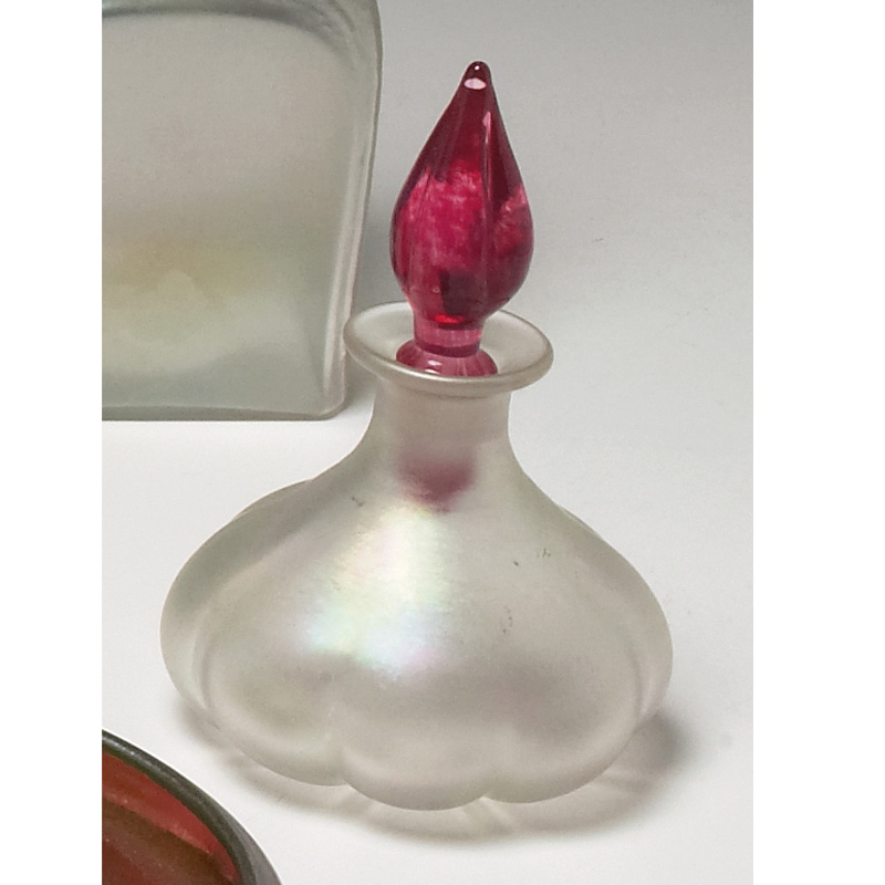 Appraisal: Nice Steuben perfume bottle melon ribbed in Verre de Soie