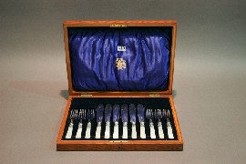 Appraisal: A set of six Sheffield plate fish knives and forkes