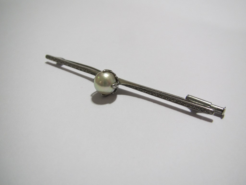 Appraisal: A white gold bar brooch with raised pearl centre