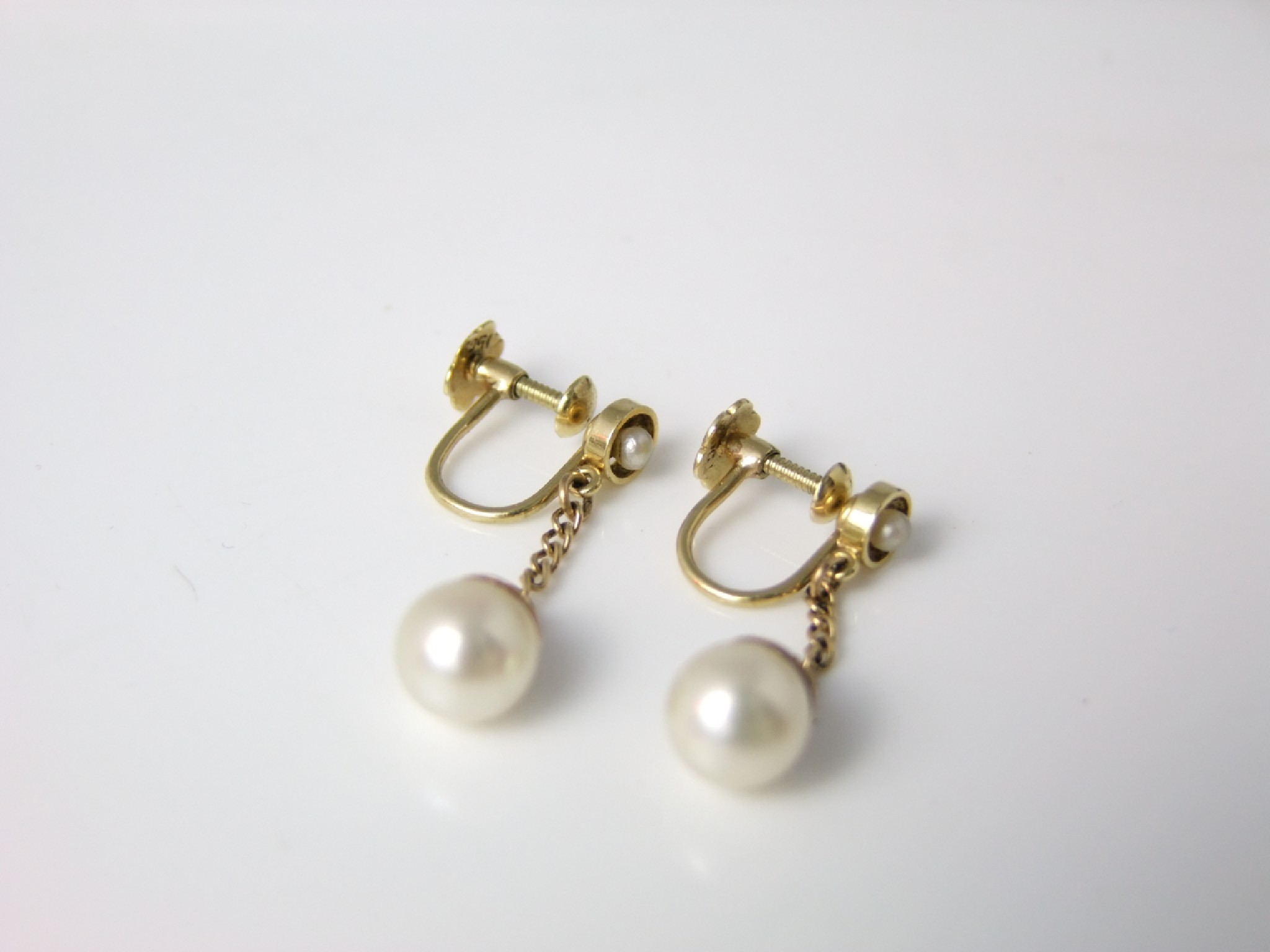 Appraisal: A pair of ct gold mounted drop pearl earrings screw