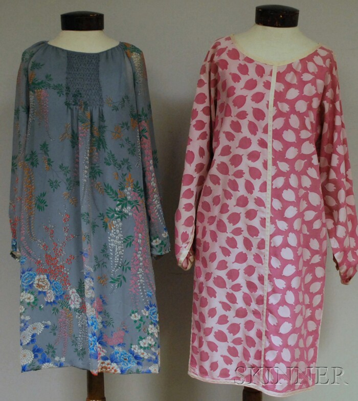 Appraisal: Two Lady's Tunic Dresses a pink-and-white patterned cotton Geoffrey Beene