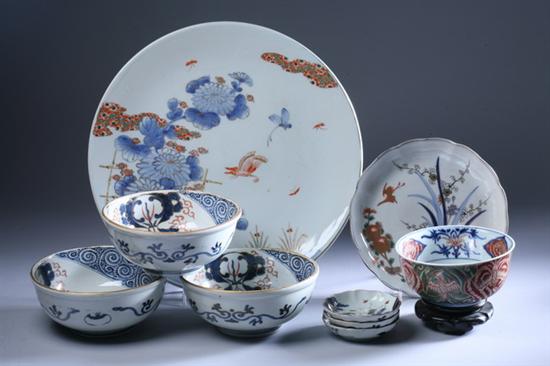 Appraisal: NINE PIECES JAPANESE IMARI PORCELAIN Including charger with butterfly and