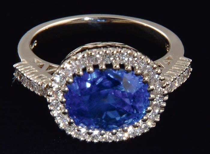 Appraisal: DIAMOND AND SAPPHIRE K WHITE GOLD LADY S RING The