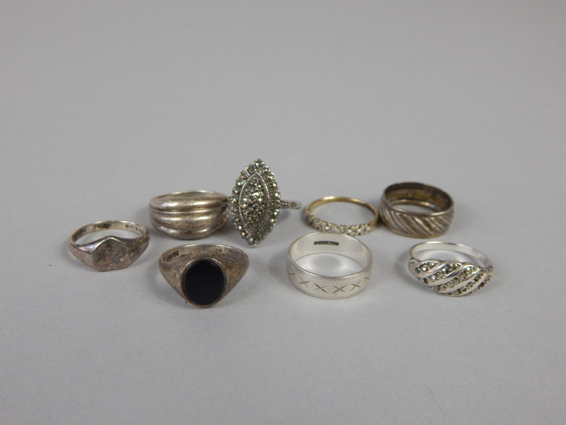 Appraisal: A quantity of silver dress rings some stone set g