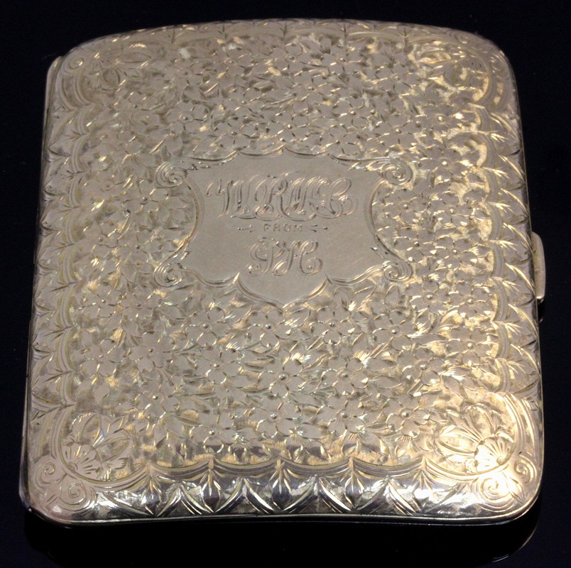 Appraisal: A Victorian ct gold cigarette case of slightly curved oblong