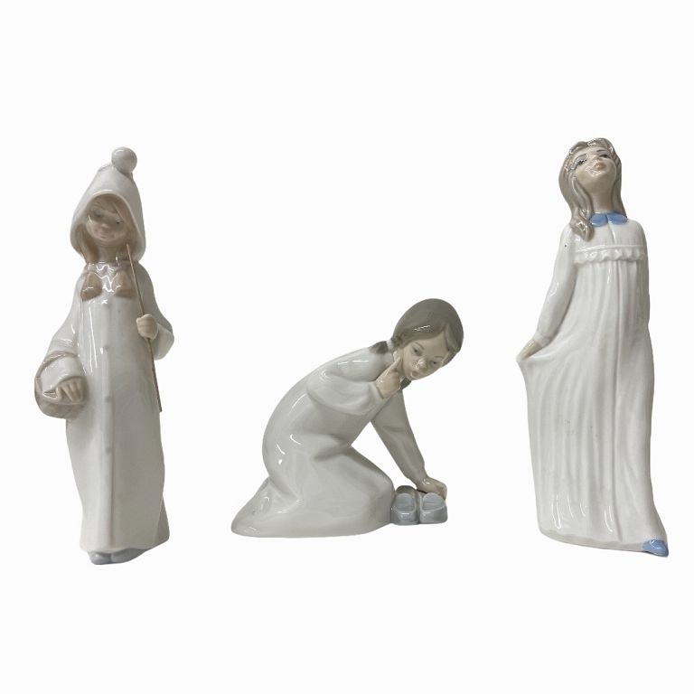 Appraisal: Set of Lladro Children in Pajamas Figurines Set of Lladro