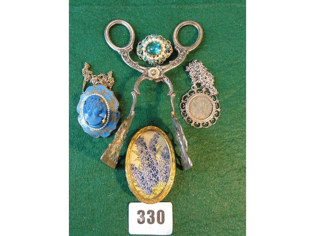 Appraisal: A mixed lot of jewellery including a blue enamel cameo