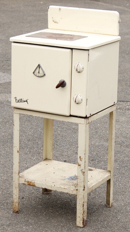 Appraisal: A thC bygone Belling metal framed cooker with articulated front