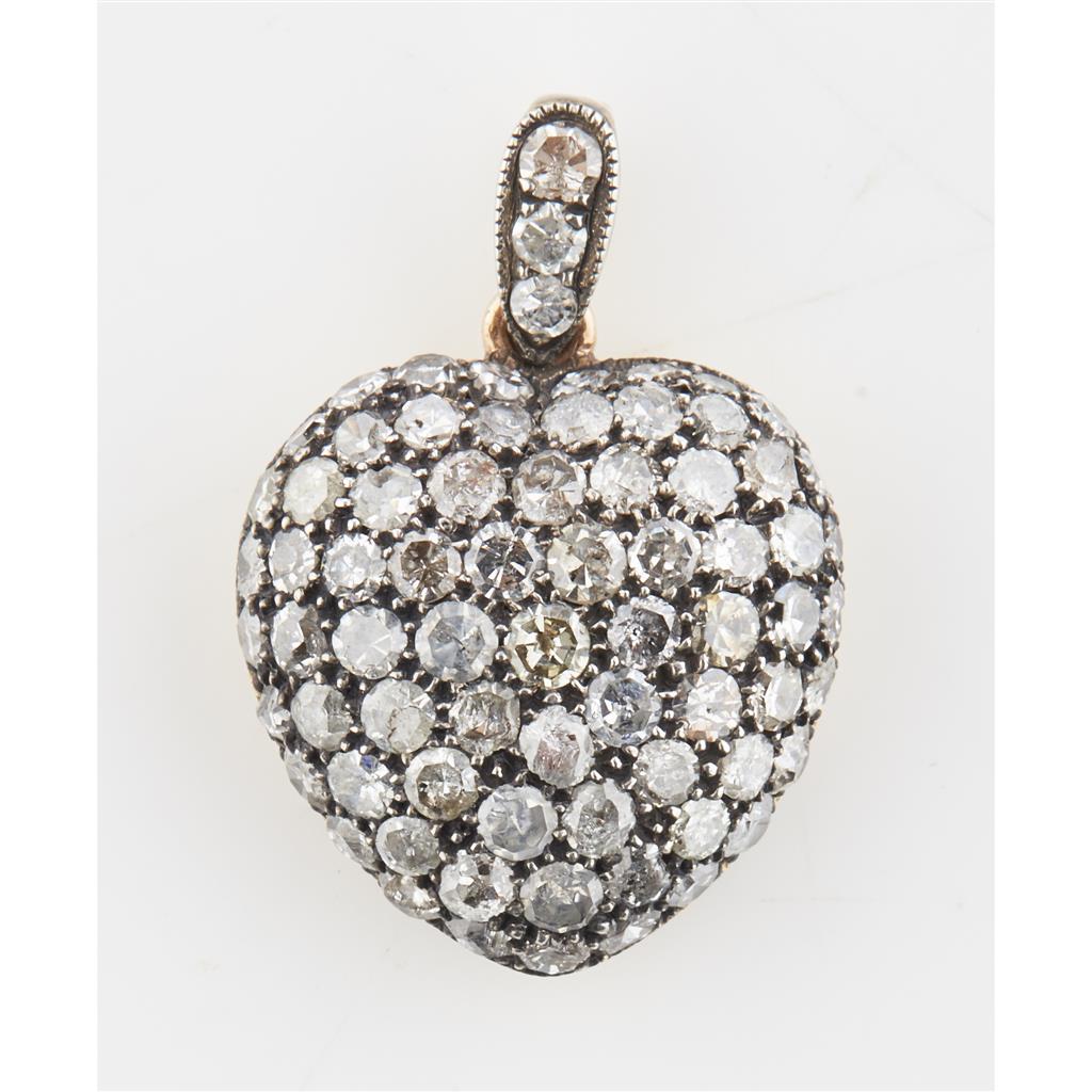 Appraisal: A diamond set heart pendant pave set to the front