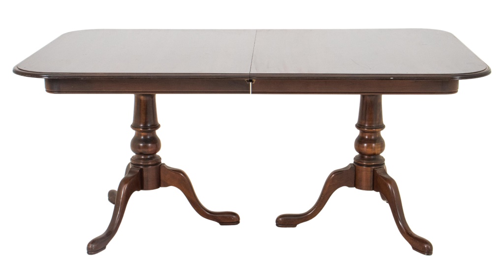 Appraisal: AMERICAN FEDERAL STYLE EXTENDING DINING TABLE Fruitwood American Federal revival