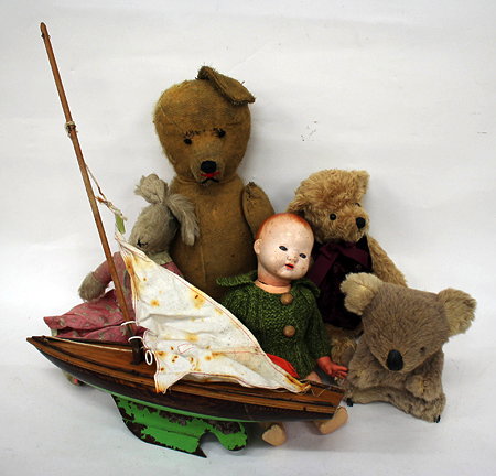 Appraisal: A QUANTITY OF TH CENTURY TEDDY BEARS to include a